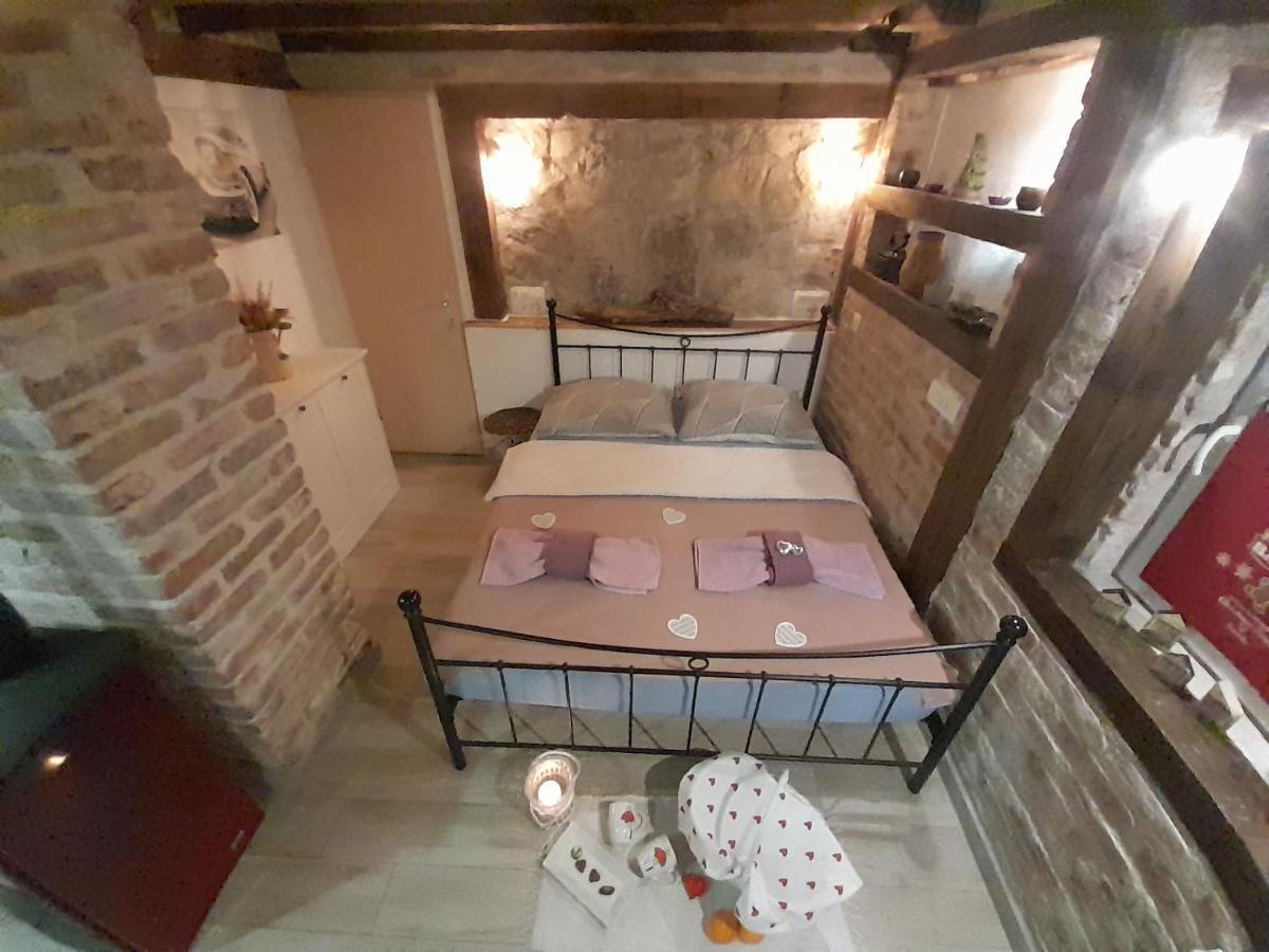 Gračac Apartment Ada Bed & Breakfast מראה חיצוני תמונה