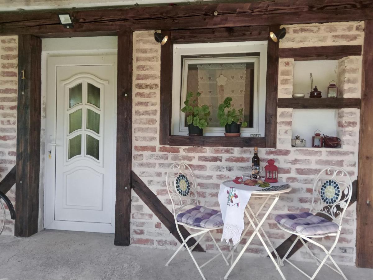 Gračac Apartment Ada Bed & Breakfast חדר תמונה