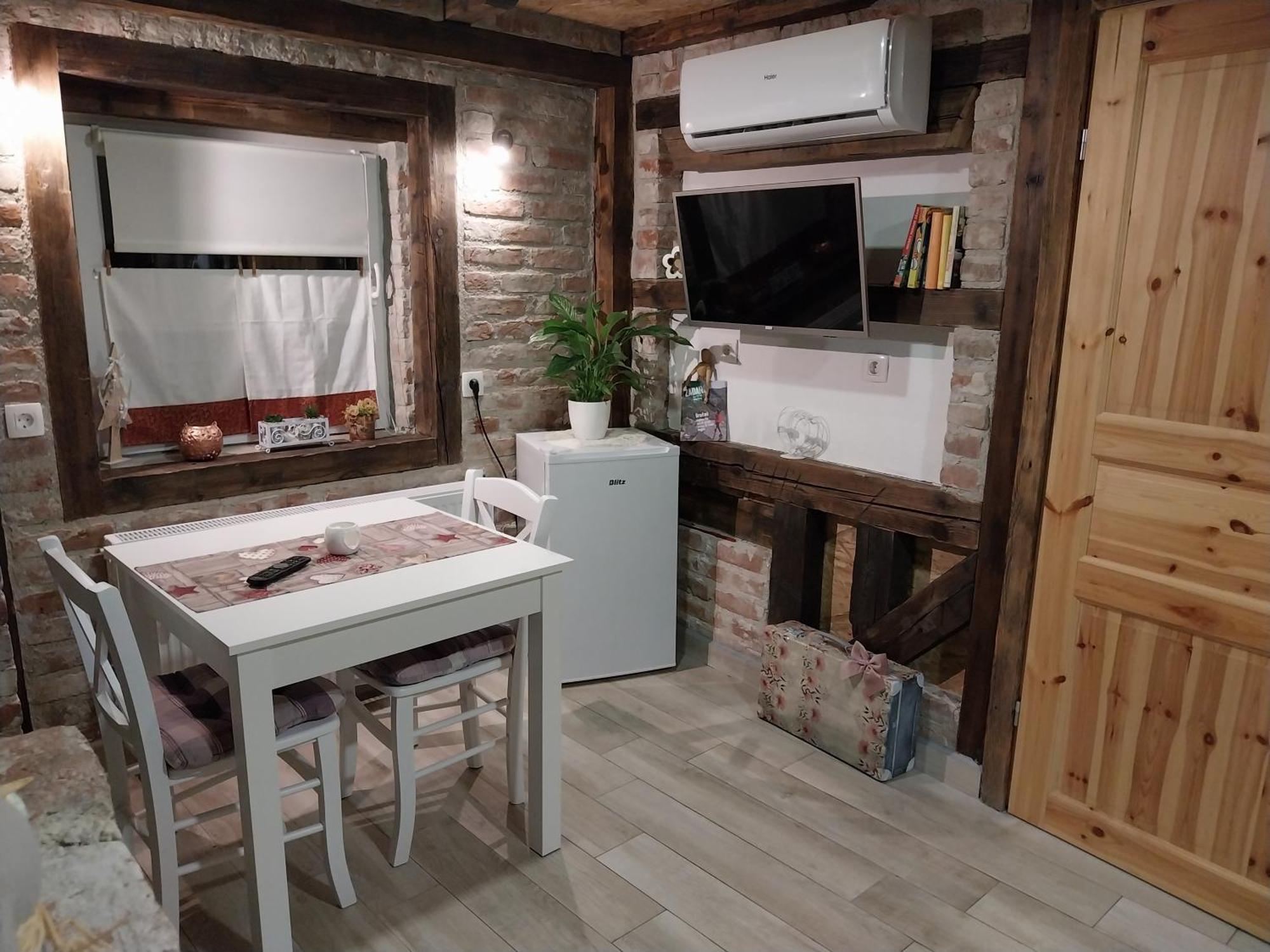 Gračac Apartment Ada Bed & Breakfast מראה חיצוני תמונה