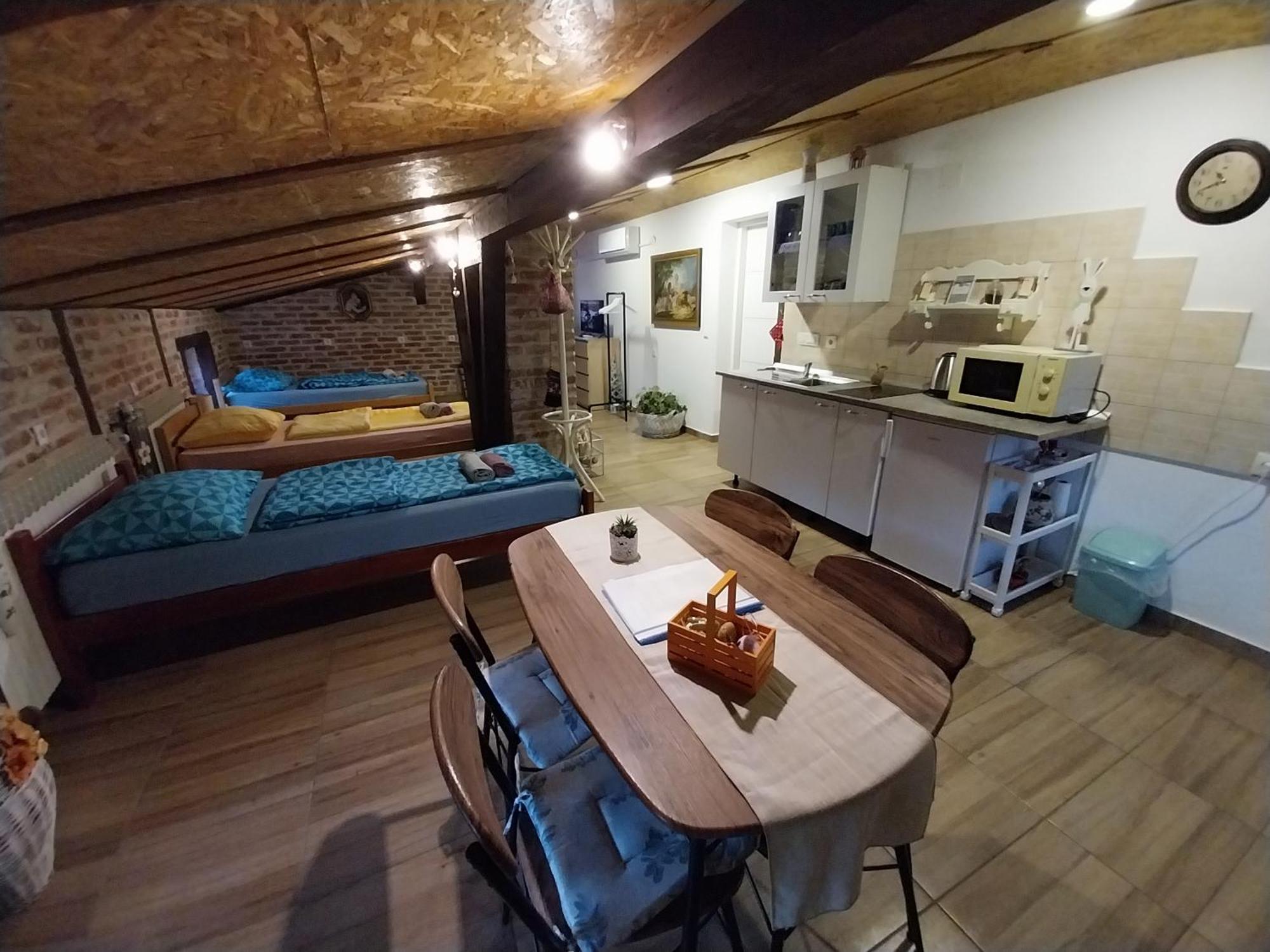 Gračac Apartment Ada Bed & Breakfast מראה חיצוני תמונה