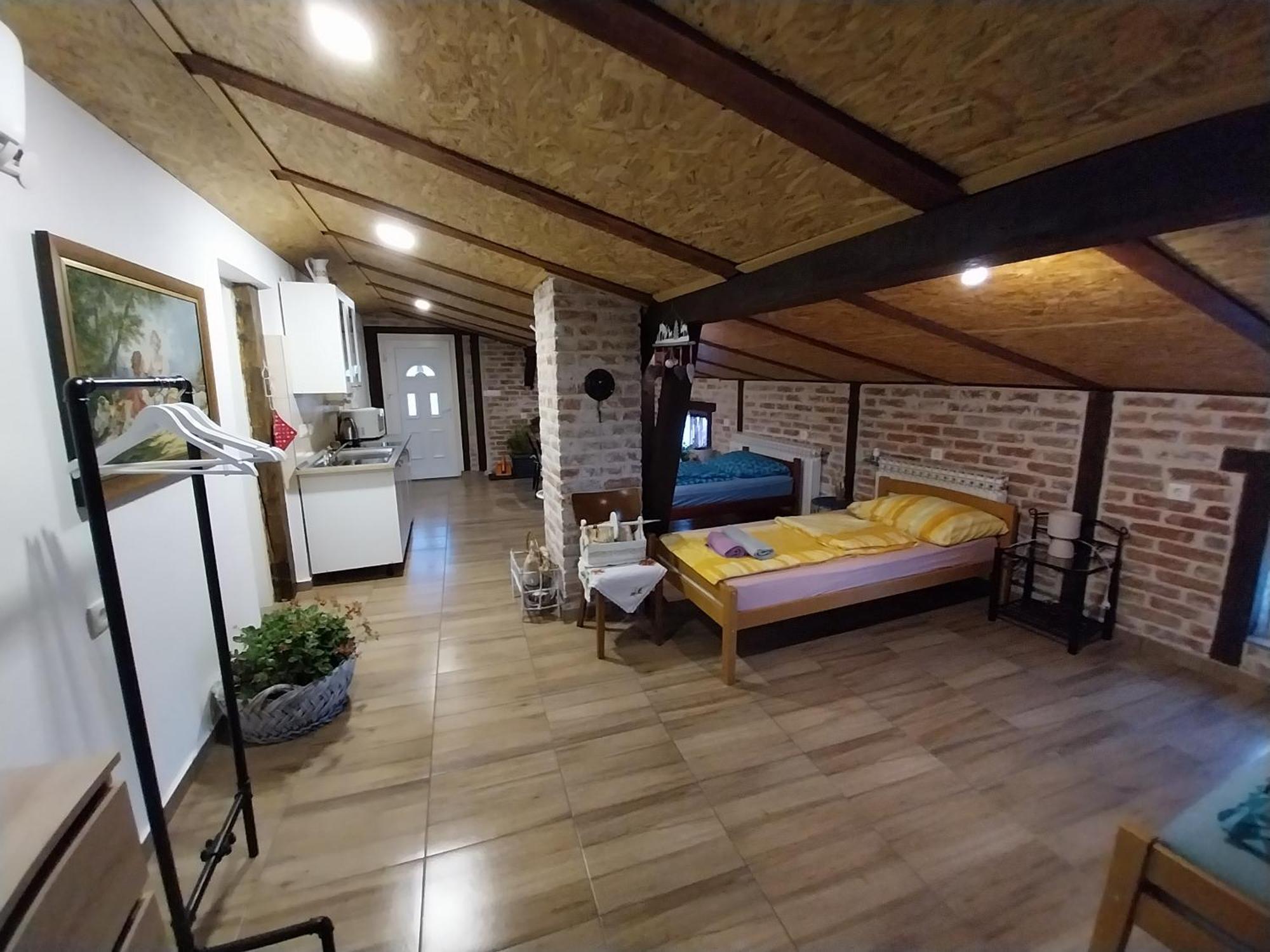 Gračac Apartment Ada Bed & Breakfast מראה חיצוני תמונה