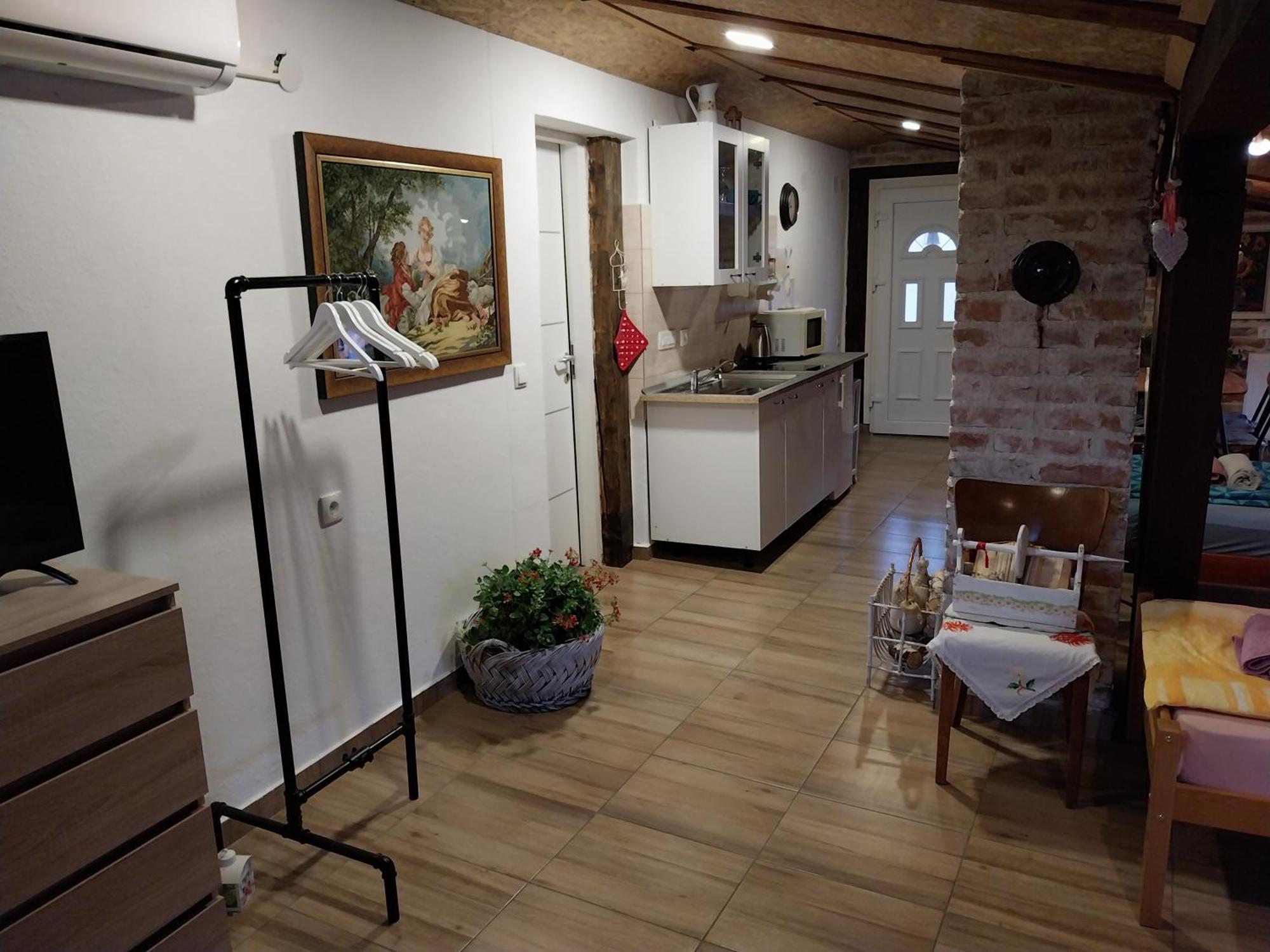 Gračac Apartment Ada Bed & Breakfast מראה חיצוני תמונה
