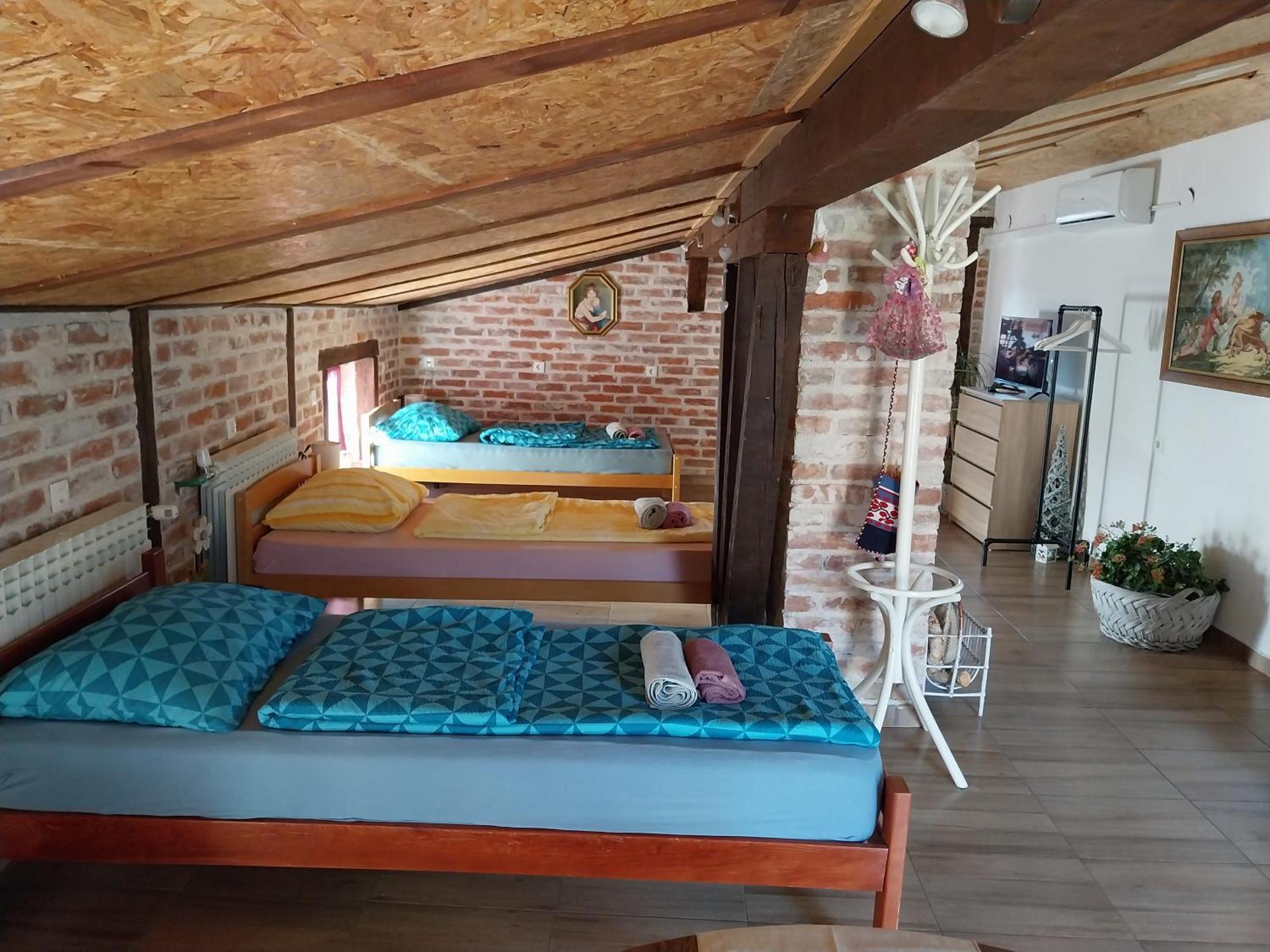 Gračac Apartment Ada Bed & Breakfast מראה חיצוני תמונה