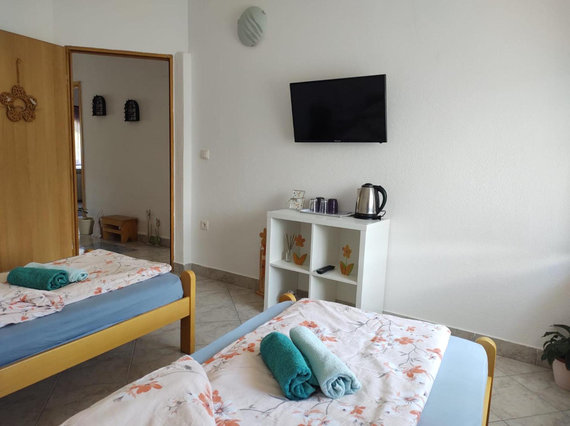 Gračac Apartment Ada Bed & Breakfast חדר תמונה