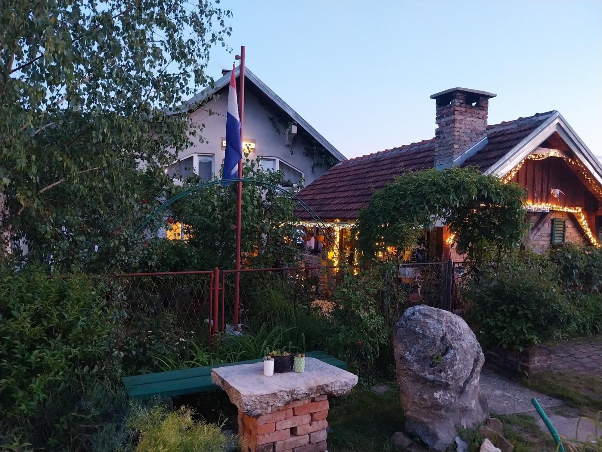 Gračac Apartment Ada Bed & Breakfast מראה חיצוני תמונה