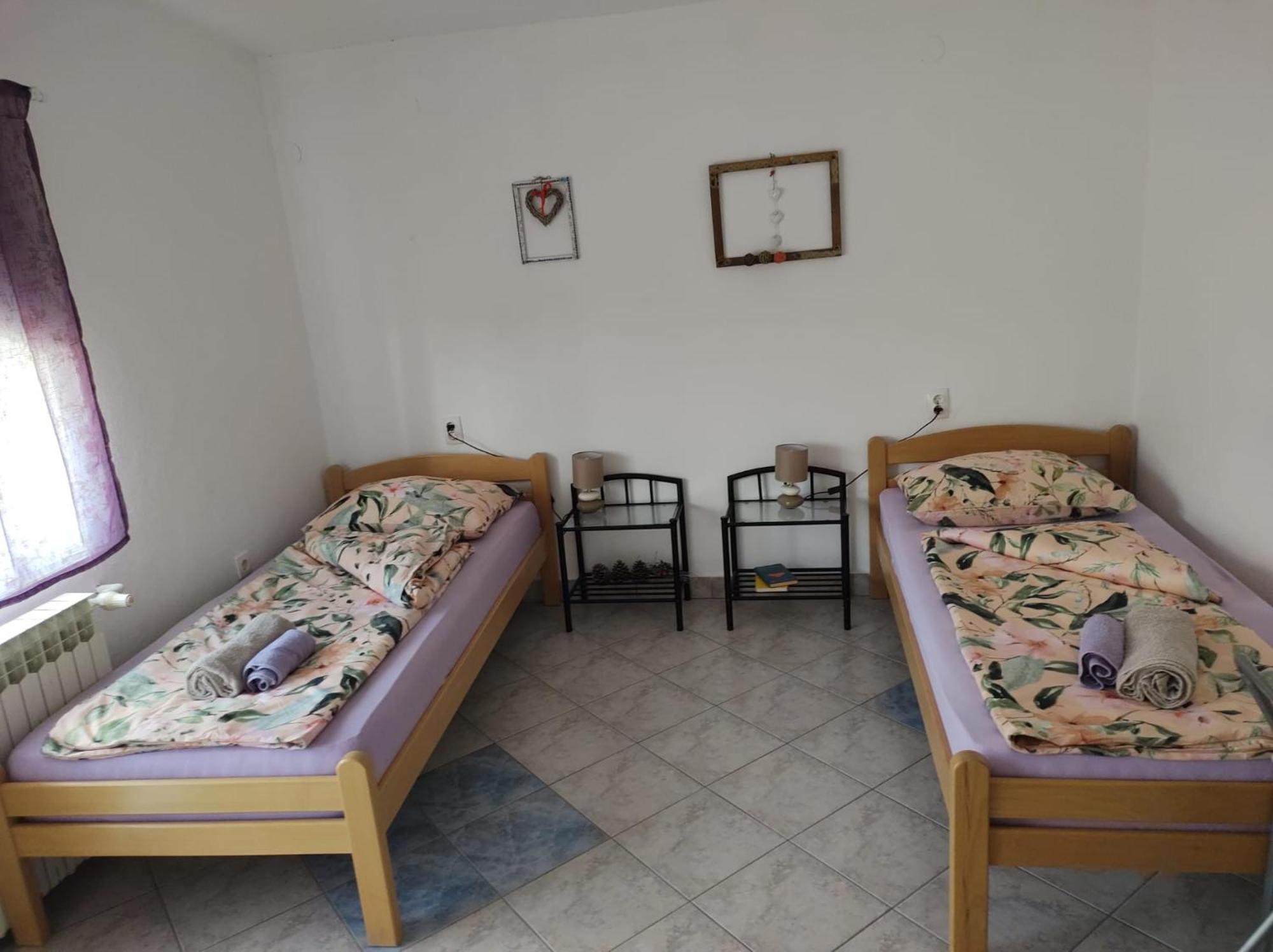 Gračac Apartment Ada Bed & Breakfast חדר תמונה
