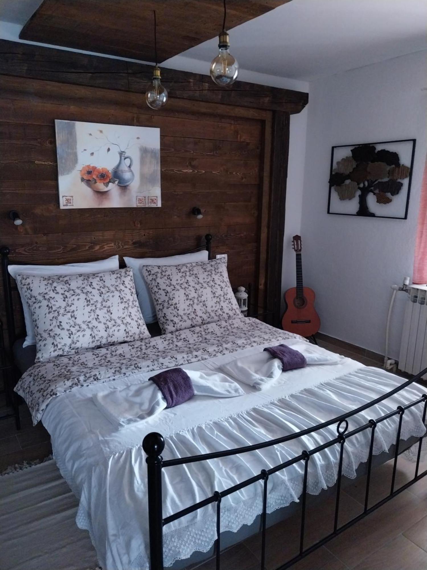 Gračac Apartment Ada Bed & Breakfast חדר תמונה