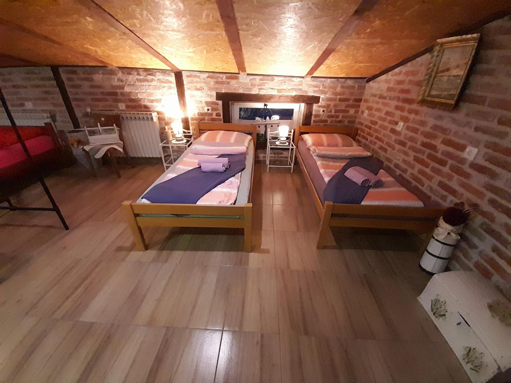 Gračac Apartment Ada Bed & Breakfast חדר תמונה
