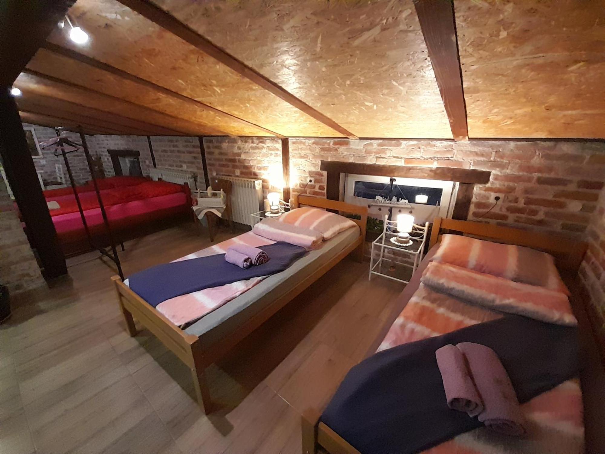 Gračac Apartment Ada Bed & Breakfast חדר תמונה