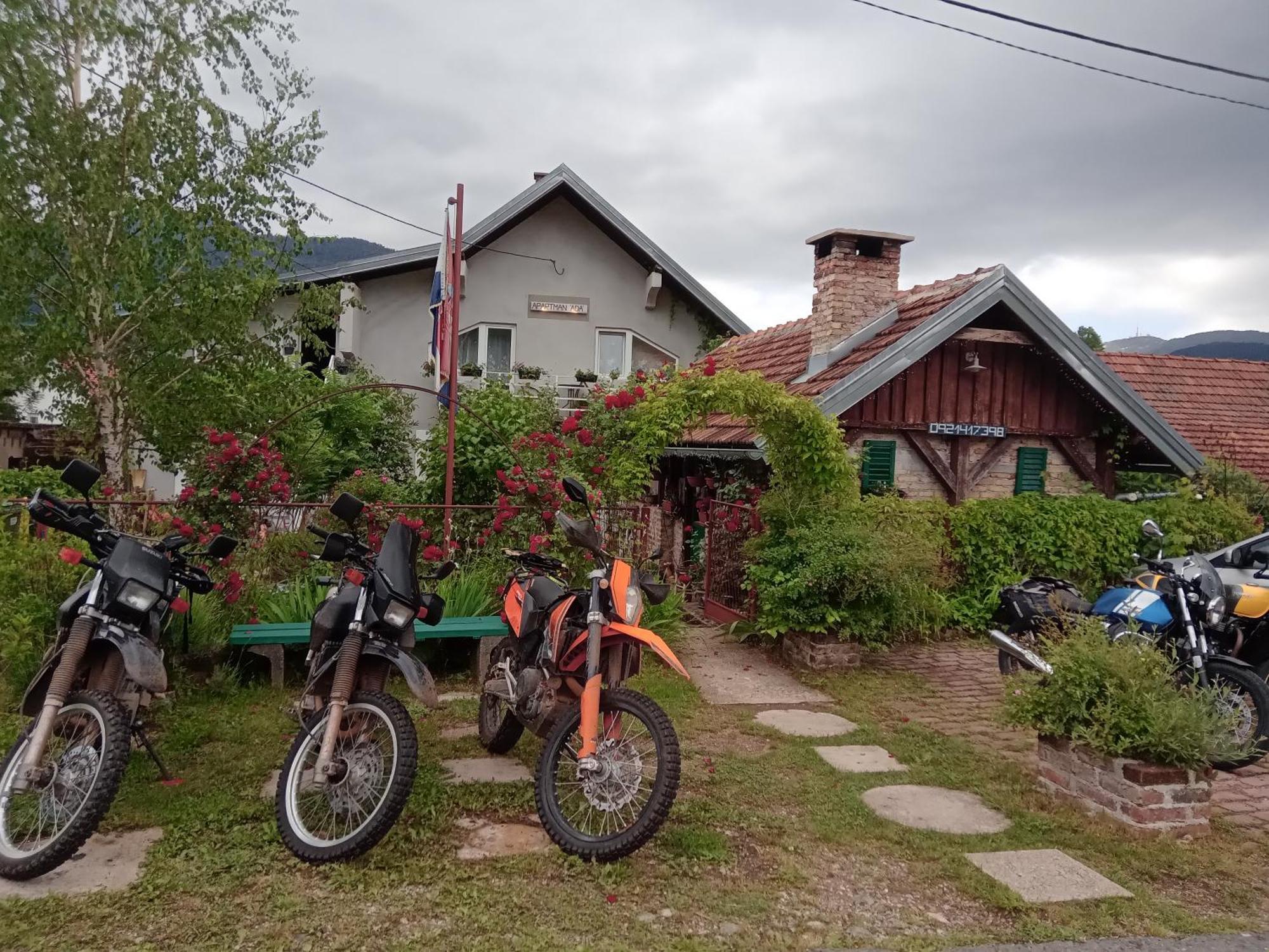 Gračac Apartment Ada Bed & Breakfast מראה חיצוני תמונה