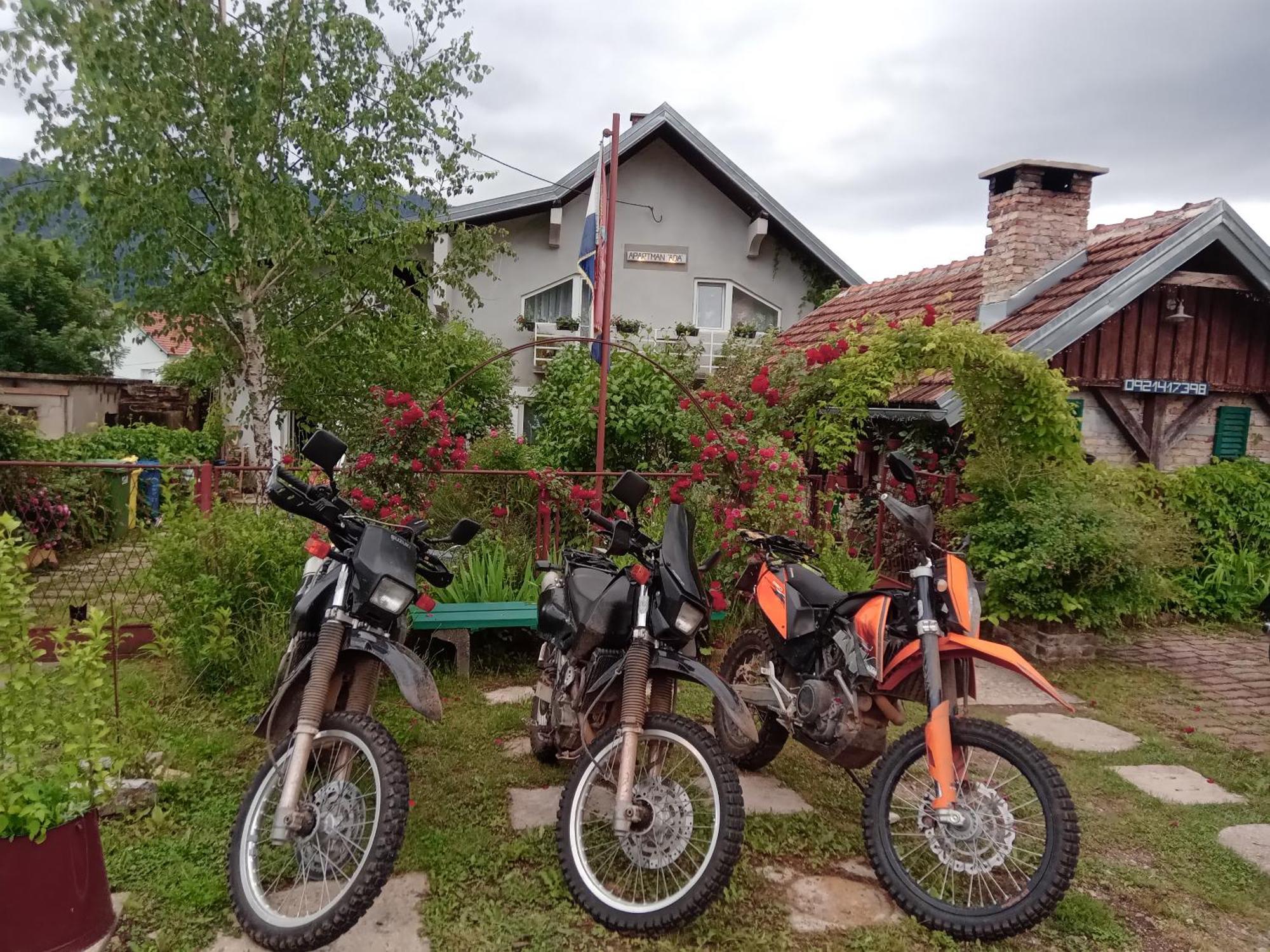 Gračac Apartment Ada Bed & Breakfast מראה חיצוני תמונה